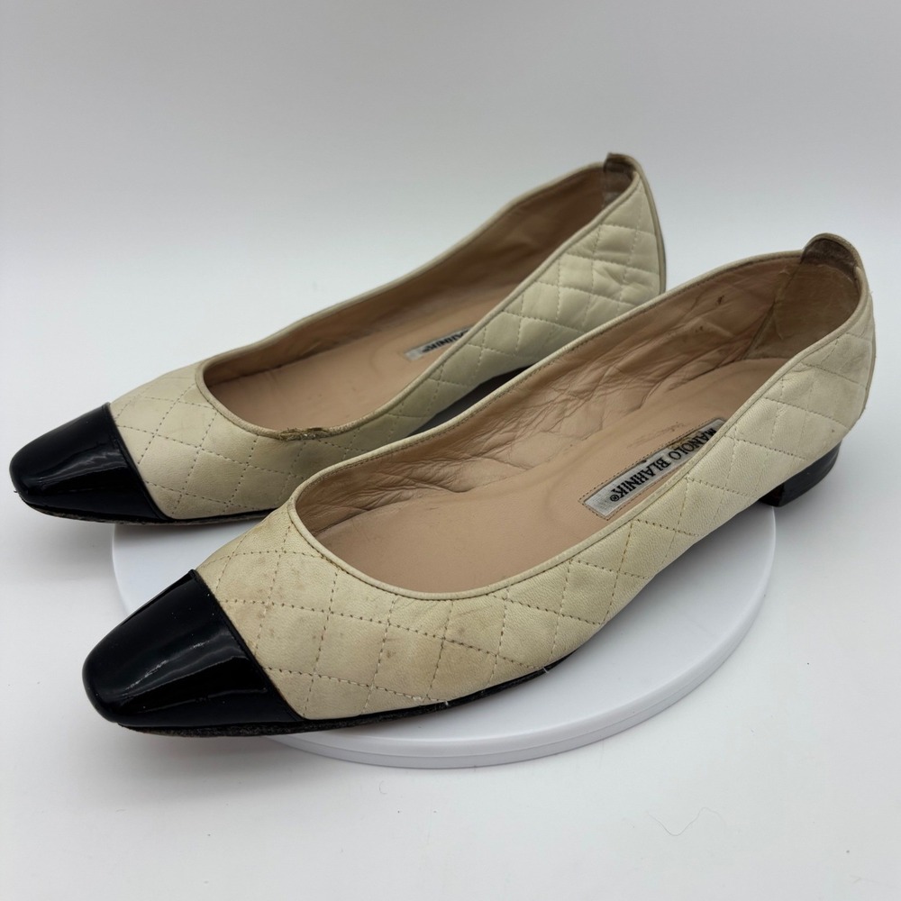 MANOLO BLAHNIK Leather Ballet Flat Quilted Cream Shoe Cap Toe Pointed Toe Patent